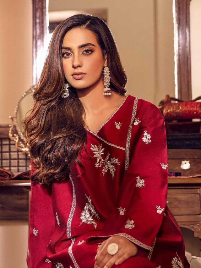 Iqra Aziz's desi looks are glamorous