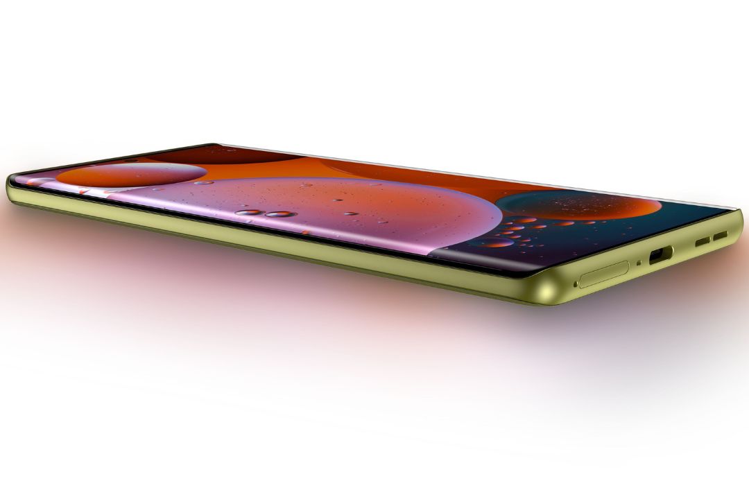 Moto G85 Display and Design