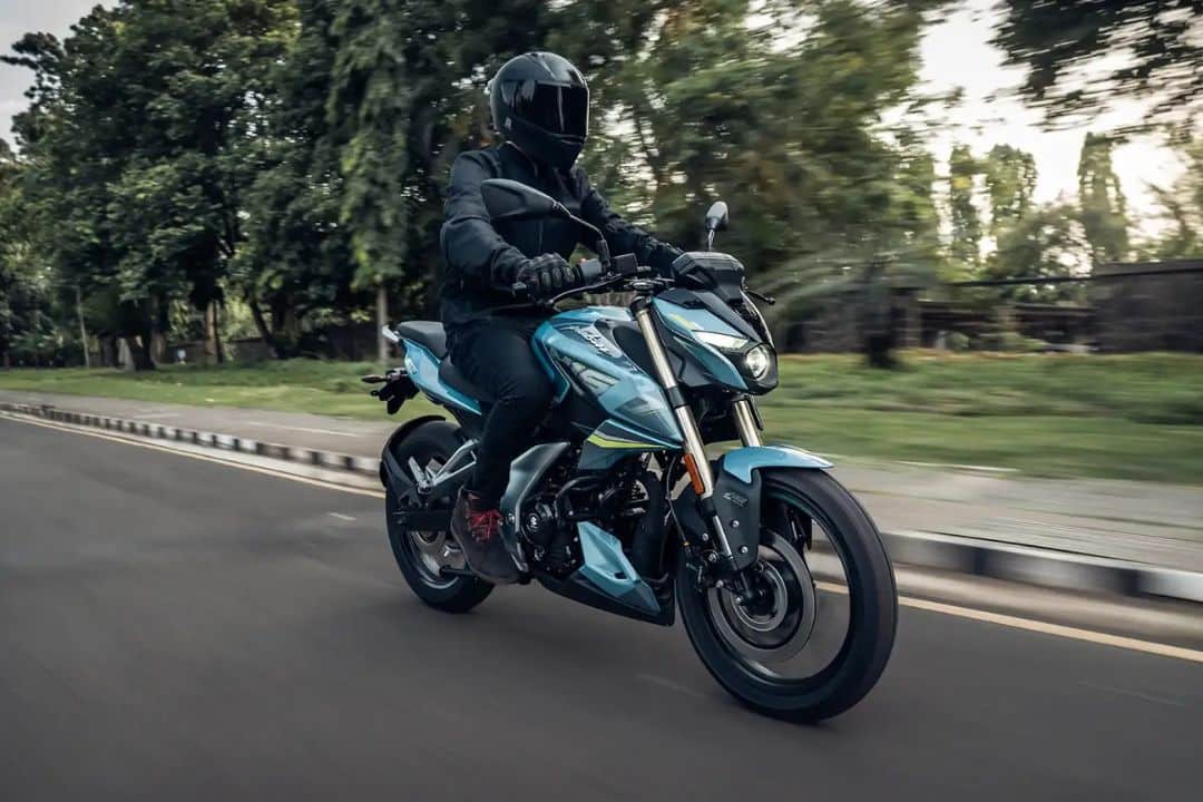 Bajaj Pulsar N160 Comfort and Safety