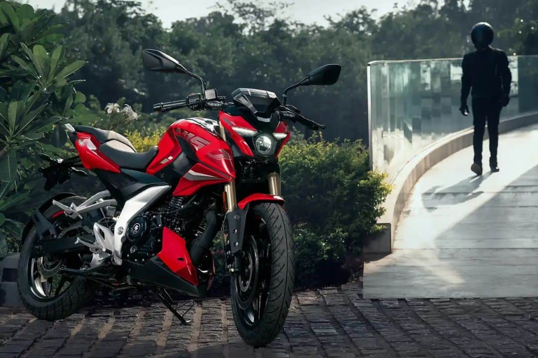 Bajaj Pulsar N160 Price and Variants